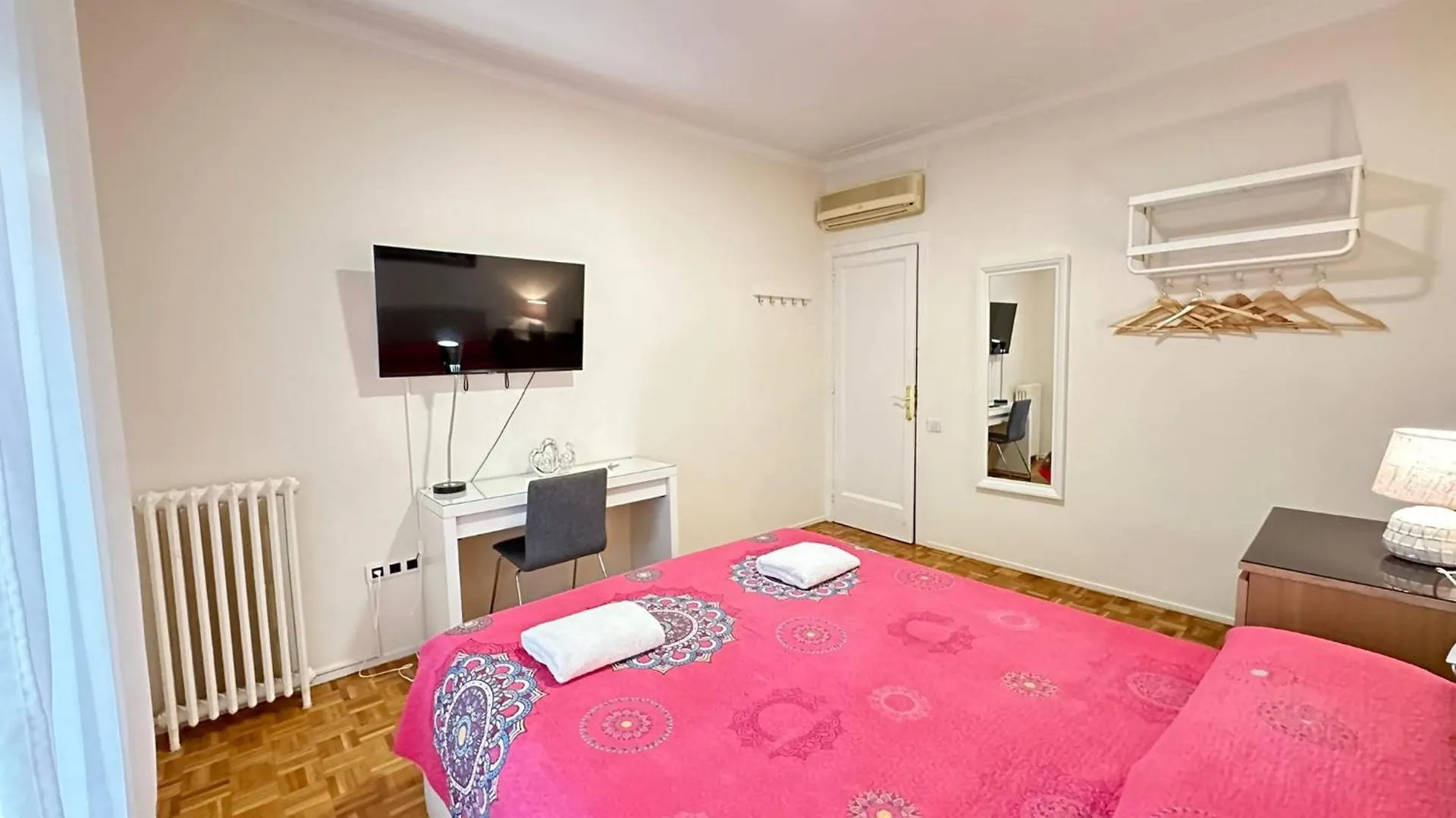 Bed & Breakfast Alojamiento Villarro Barcelona